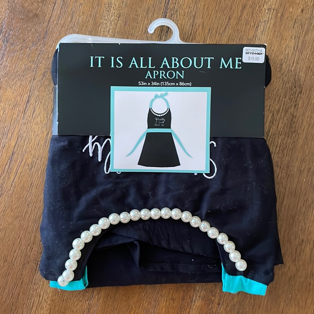 NWT it’s all about me apron. One size fits most.